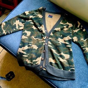 Camouflage sweater small